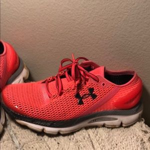 Light Under Armour Athletic Shoes